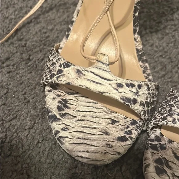 Stuart Weitzman Snakeskin Lace-Up Heels - Size 9 1/2 M - Picture 10 of 14